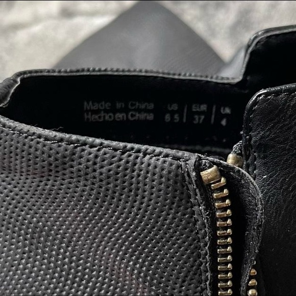 Call it spring Chelsea ankle boots 
Size: US 6.5 / EUR 37 - Picture 4 of 7